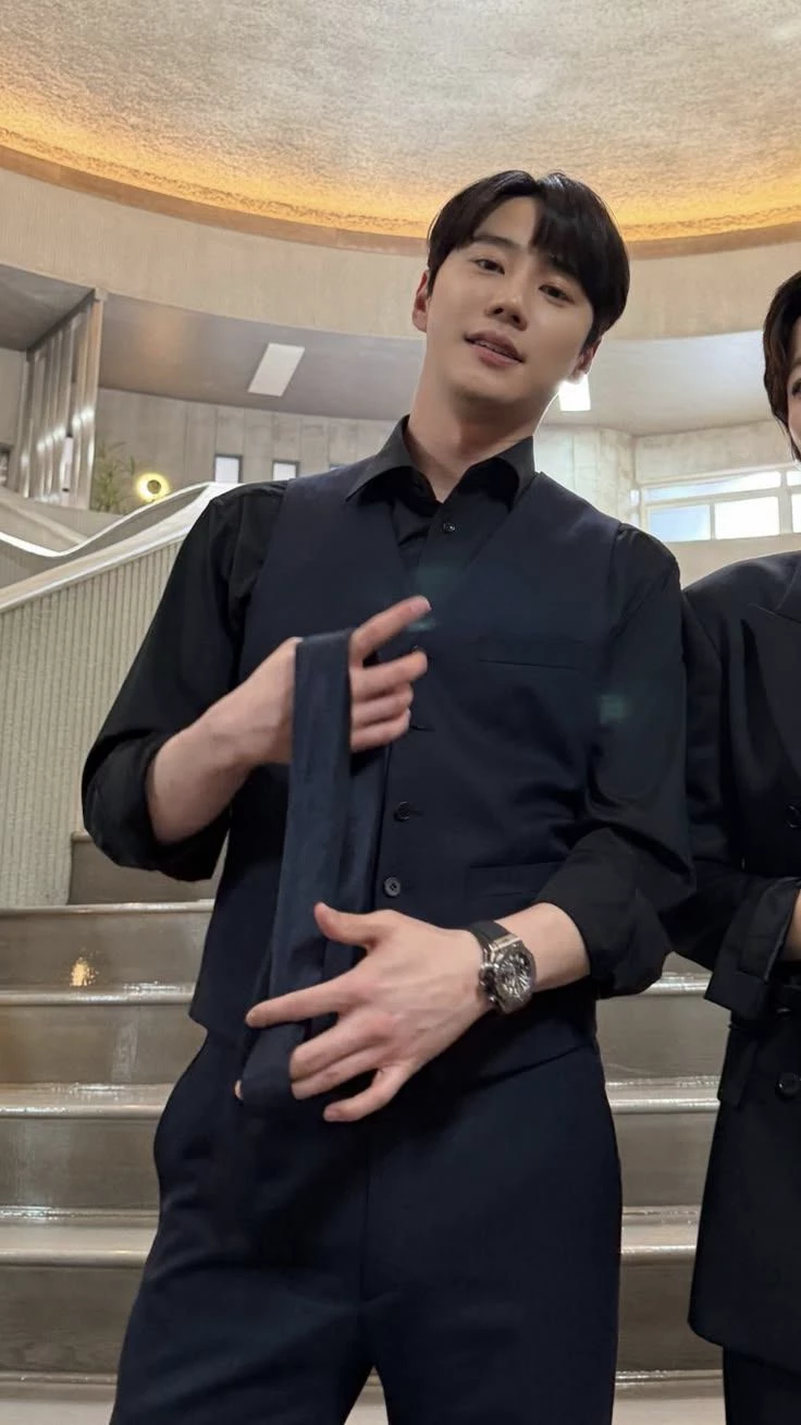 Lee Jun-young thumbnail