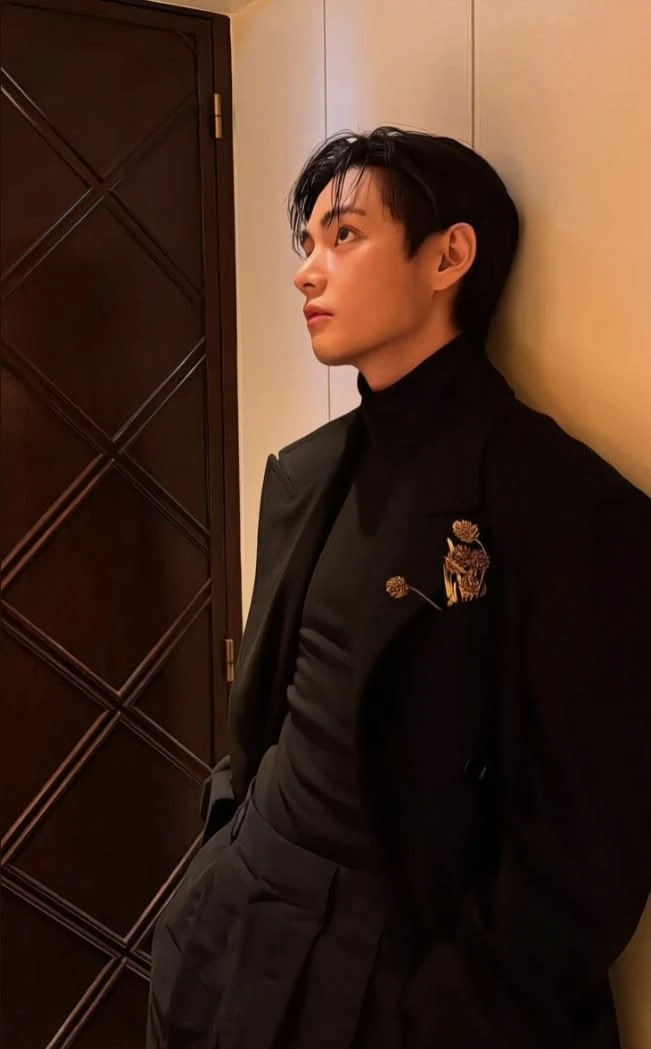 Kim Taehyung thumbnail