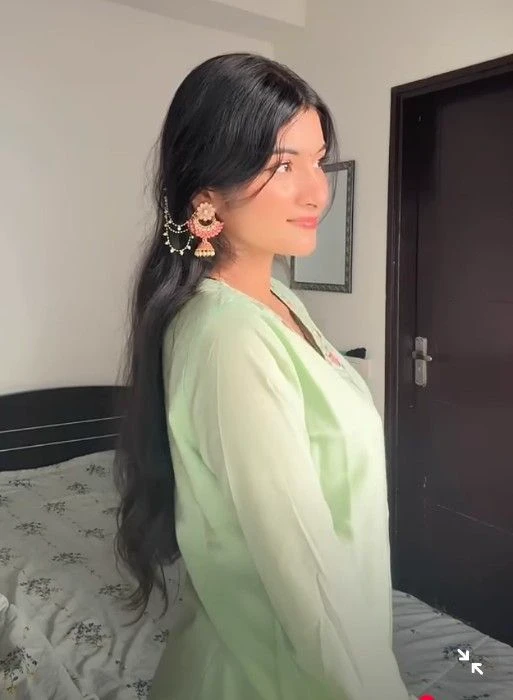 Aradhya Singh thumbnail