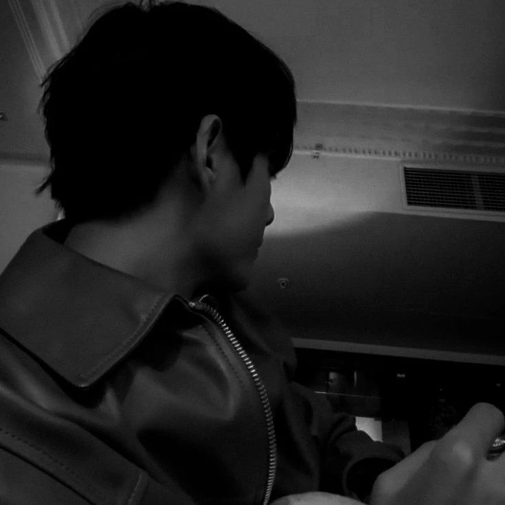 Kim Taehyung thumbnail