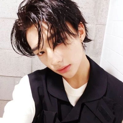 hyunjin thumbnail