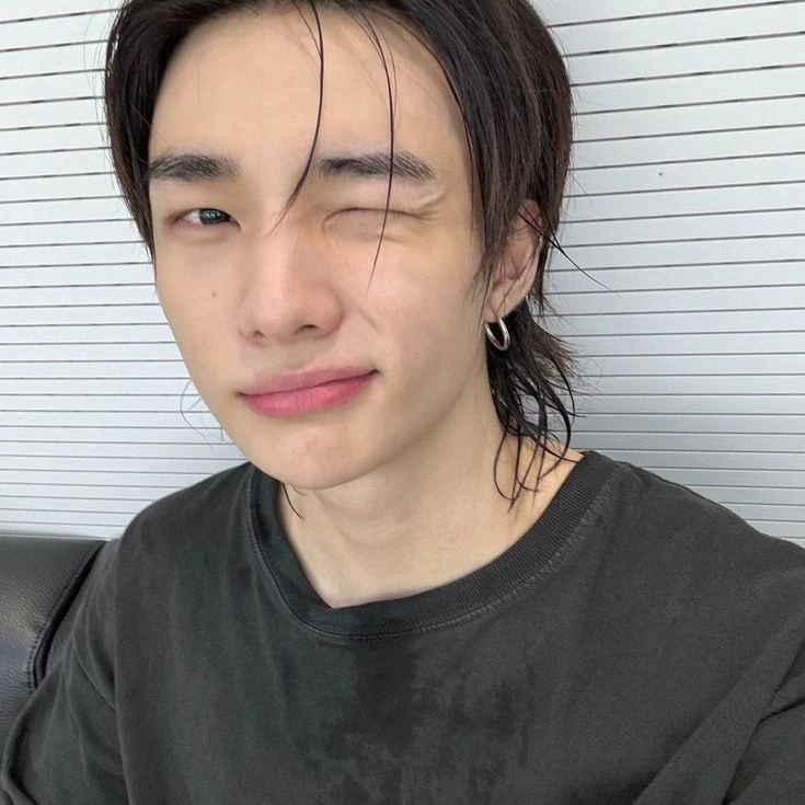 hyunjin thumbnail