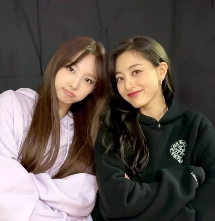 Nayeon and Jihyo thumbnail