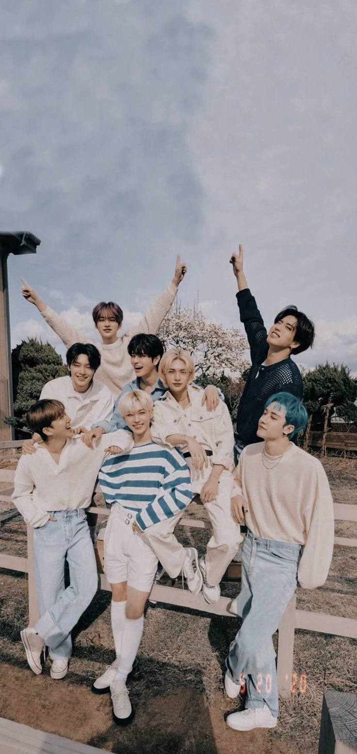 Stray kids thumbnail
