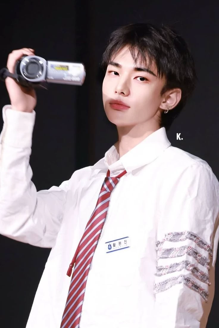 Hwang Hyunjin thumbnail