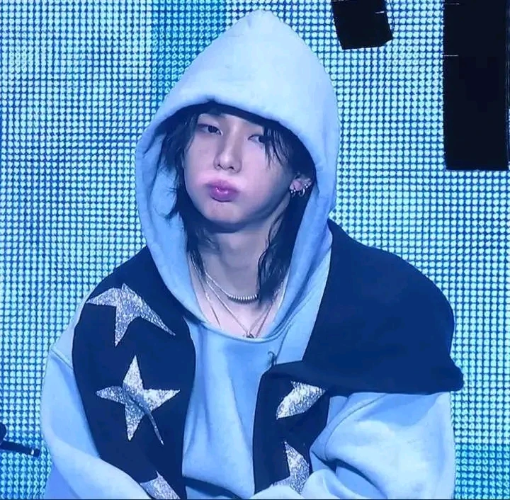 Hwang Hyunjin thumbnail