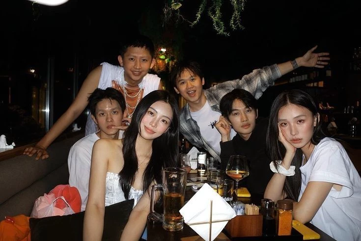 Group of friends ( means) thumbnail