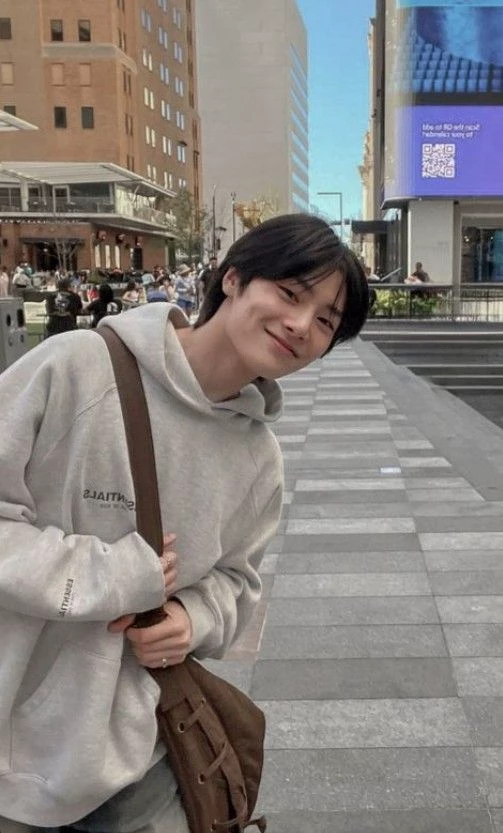 Jeongin thumbnail