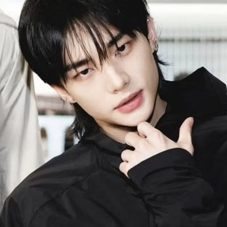Hwang Hyunjin thumbnail