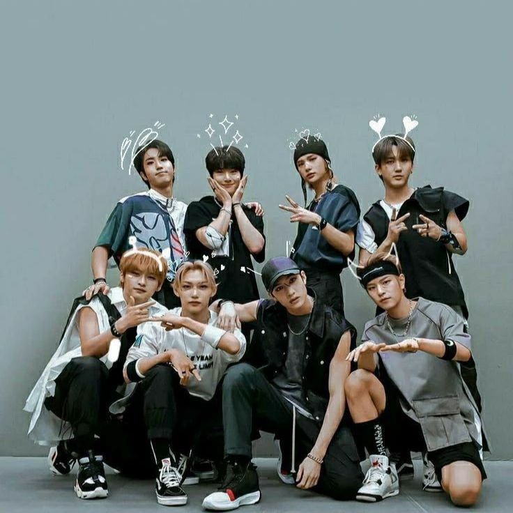 Stray Kids (8) thumbnail