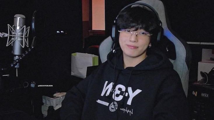 Jungkook (your enemy roommate) thumbnail