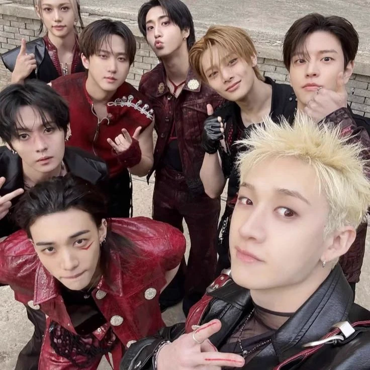 STRAY KIDS thumbnail