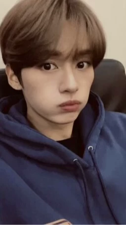 Lee know/Minho thumbnail