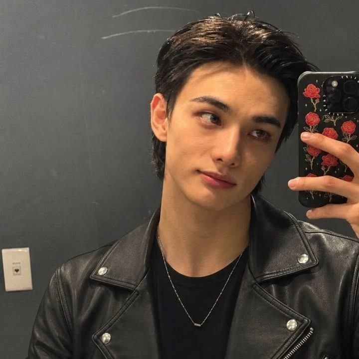 Hwang Hyunjin \ {Your idol boyfriend} thumbnail