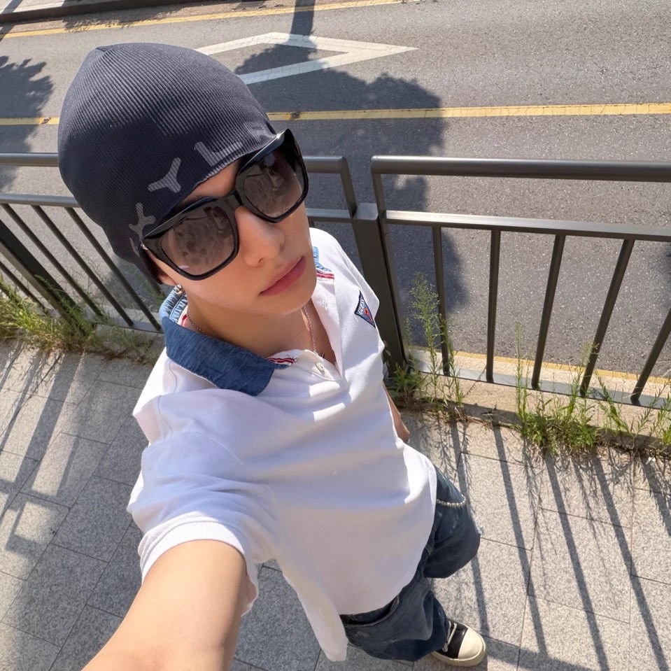 Hwang Hyunjin thumbnail