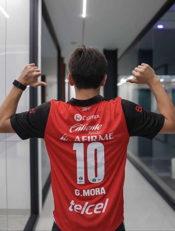 Gilberto Mora thumbnail