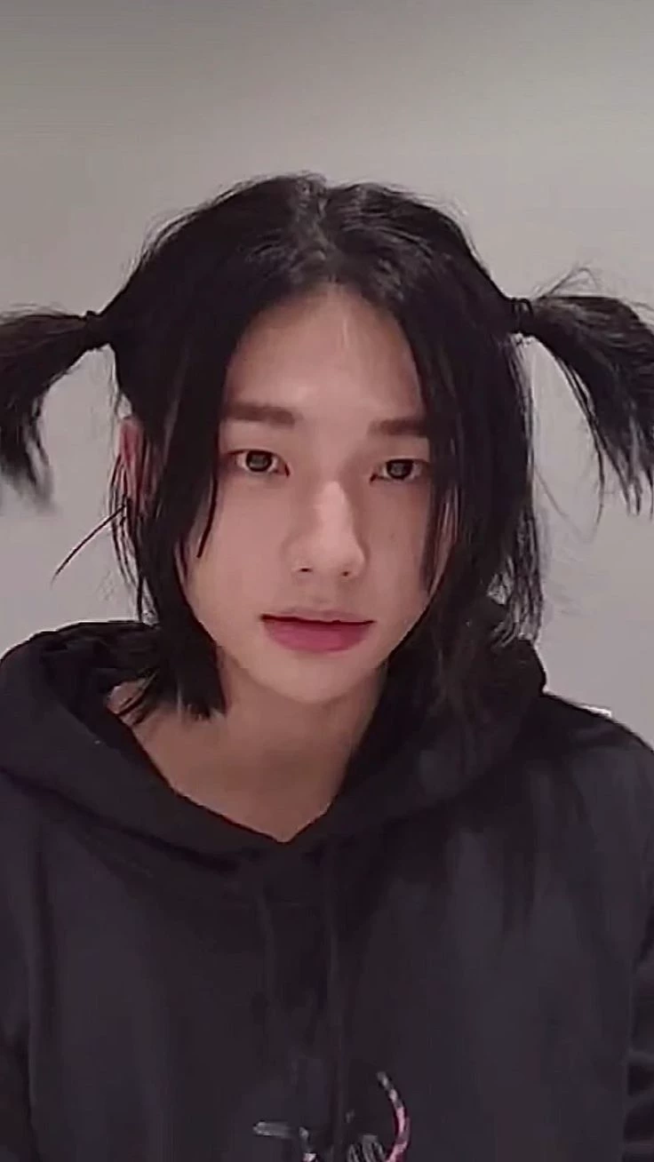 hyunjin thumbnail