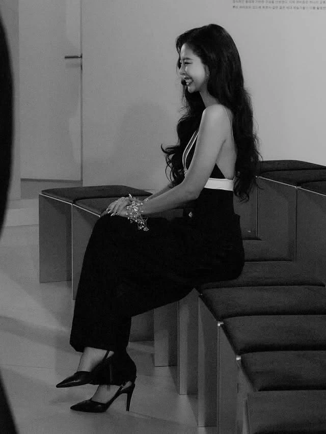 Jennie Kim (wife and professor) GL, WLW. thumbnail