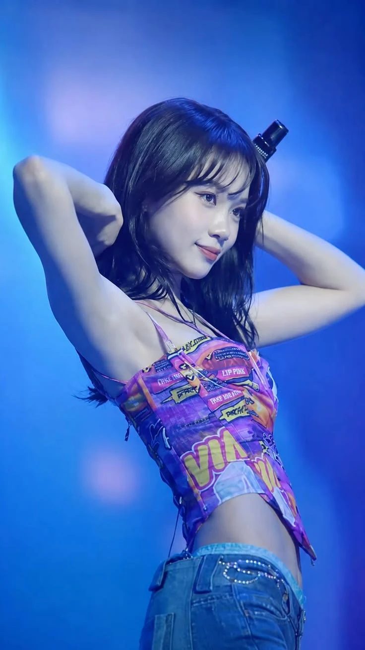 kim chaewon thumbnail