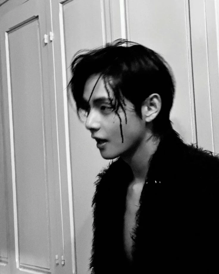 Kim Taehyung thumbnail