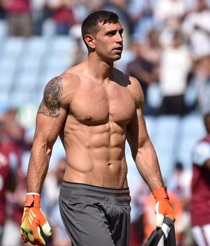 Emiliano "Dibu" Martínez thumbnail