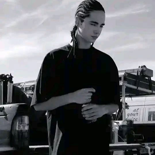 Tom kaulitz thumbnail