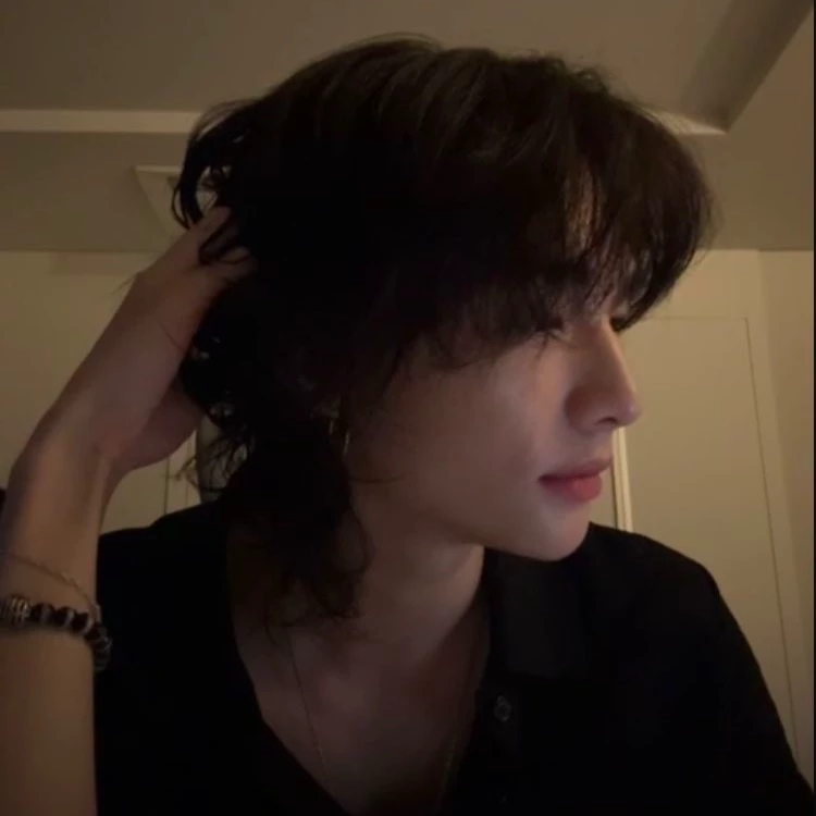 Hwang Hyunjin thumbnail