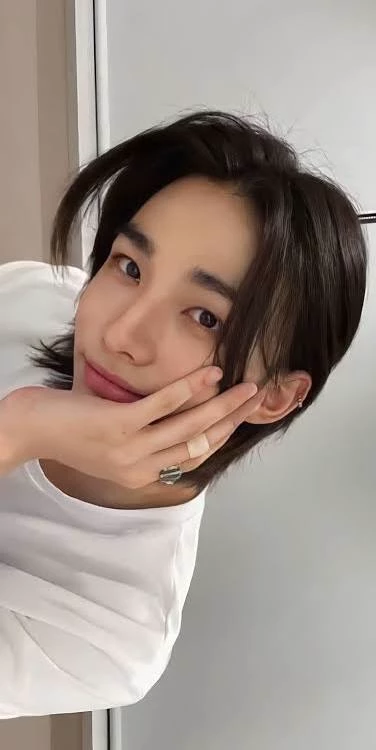 Hyunjin😍 thumbnail