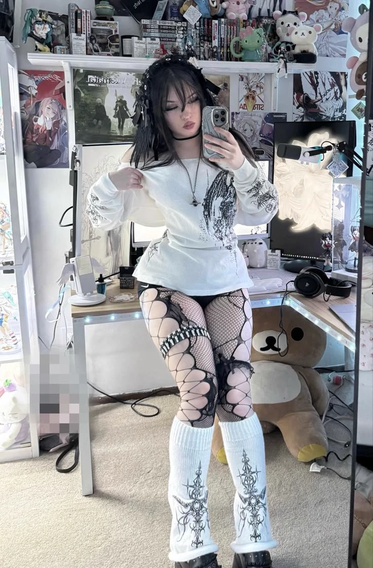 Emilia (goth) thumbnail