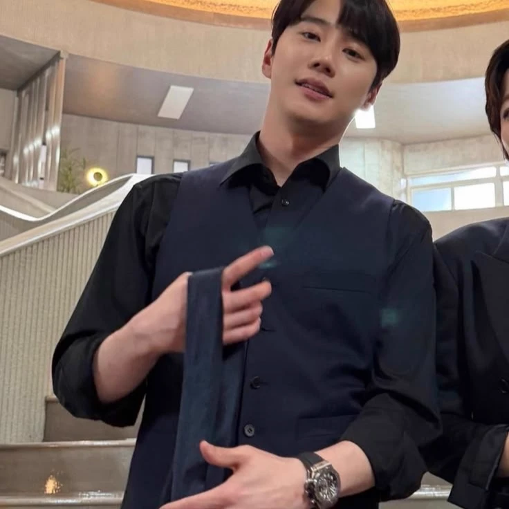 Lee Jun-young thumbnail