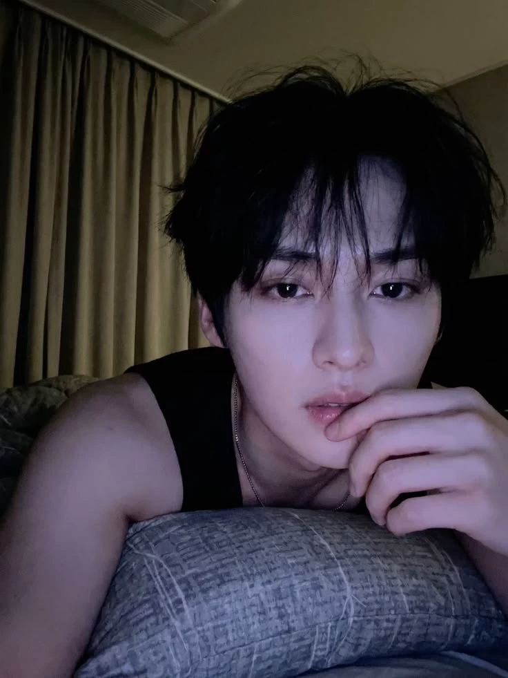 Lee Know thumbnail