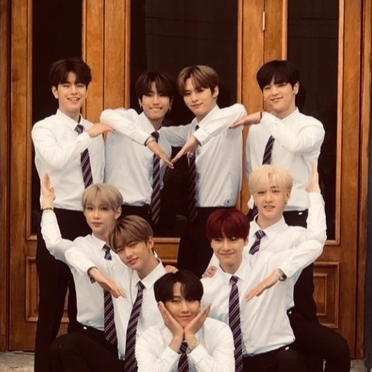 STRAY KIDS thumbnail
