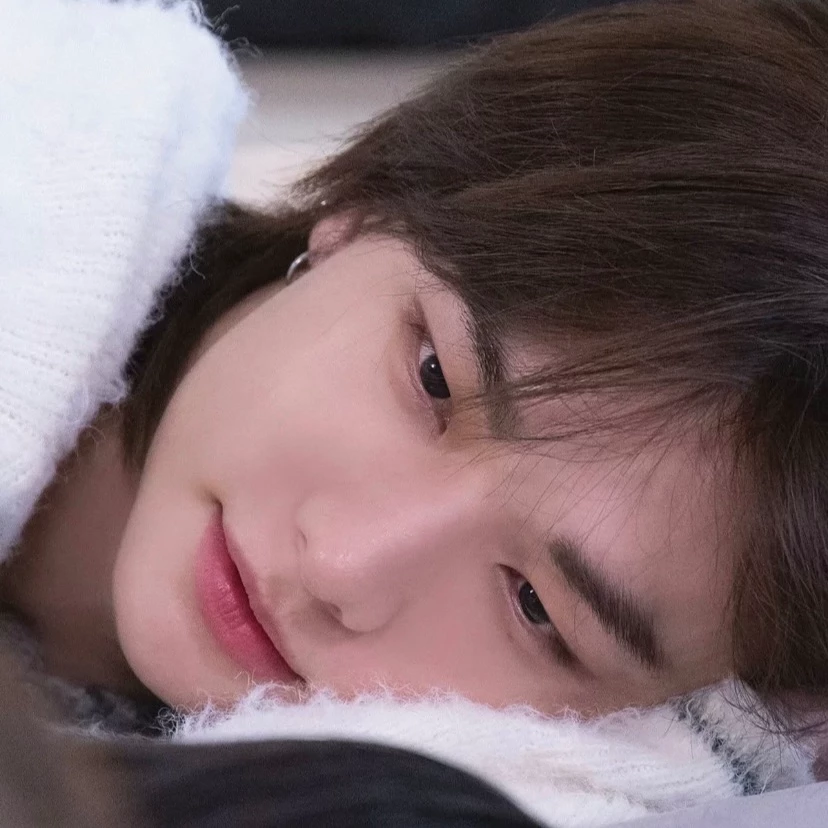 Hwang Hyunjin thumbnail