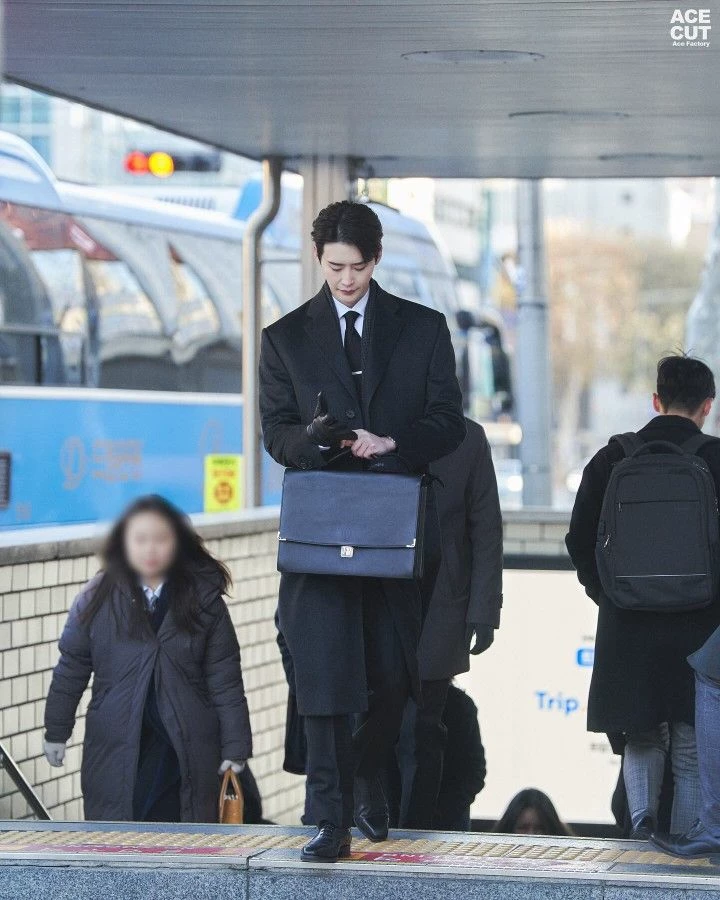 Lee jong suk thumbnail