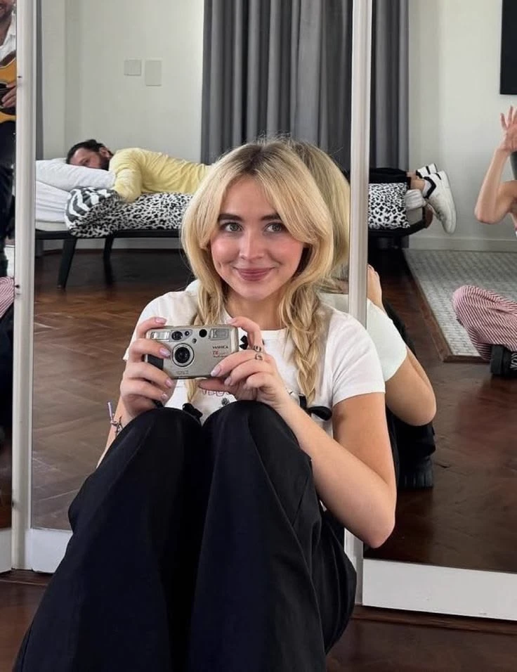 Sabrina Carpenter  ( your goofy girlfriend 😭) thumbnail