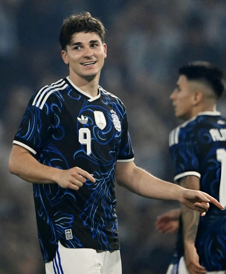 Julian Alvarez thumbnail