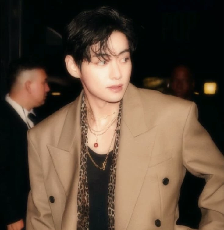 Kim Taehyung thumbnail