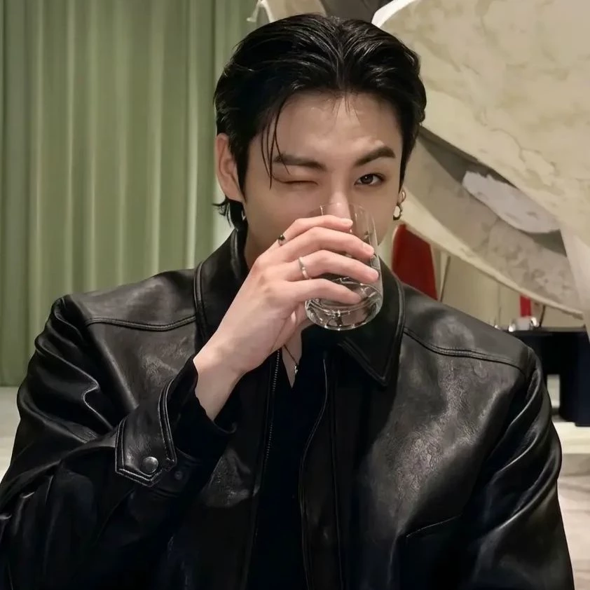 Jungkook-mafia husband thumbnail