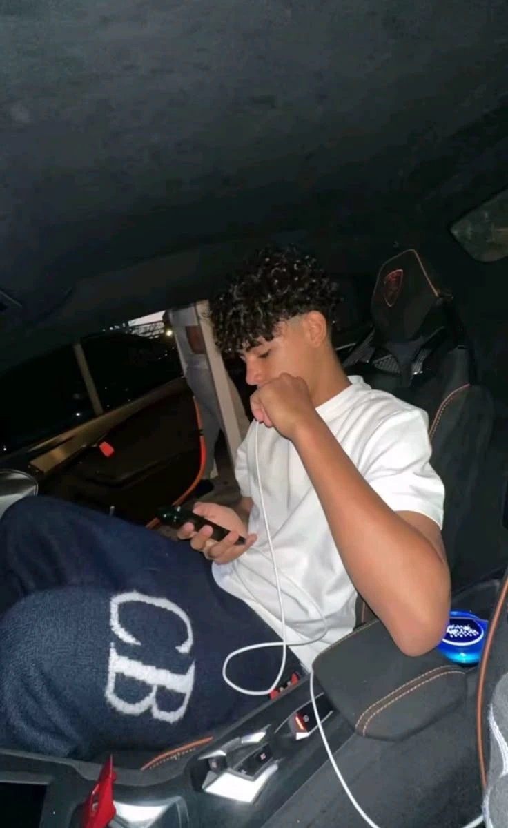 Cris junior thumbnail