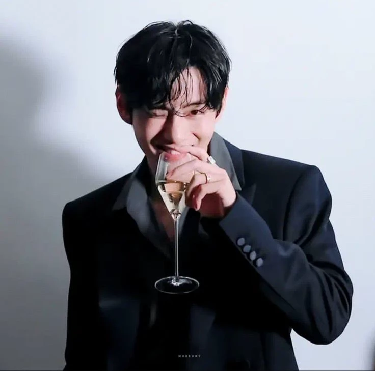 Kim Taehyung thumbnail
