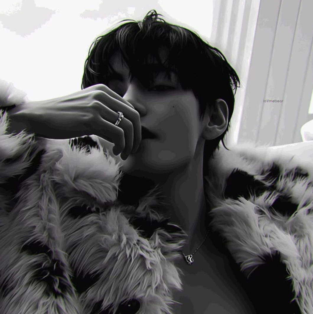 KIM TAEHYUNG thumbnail