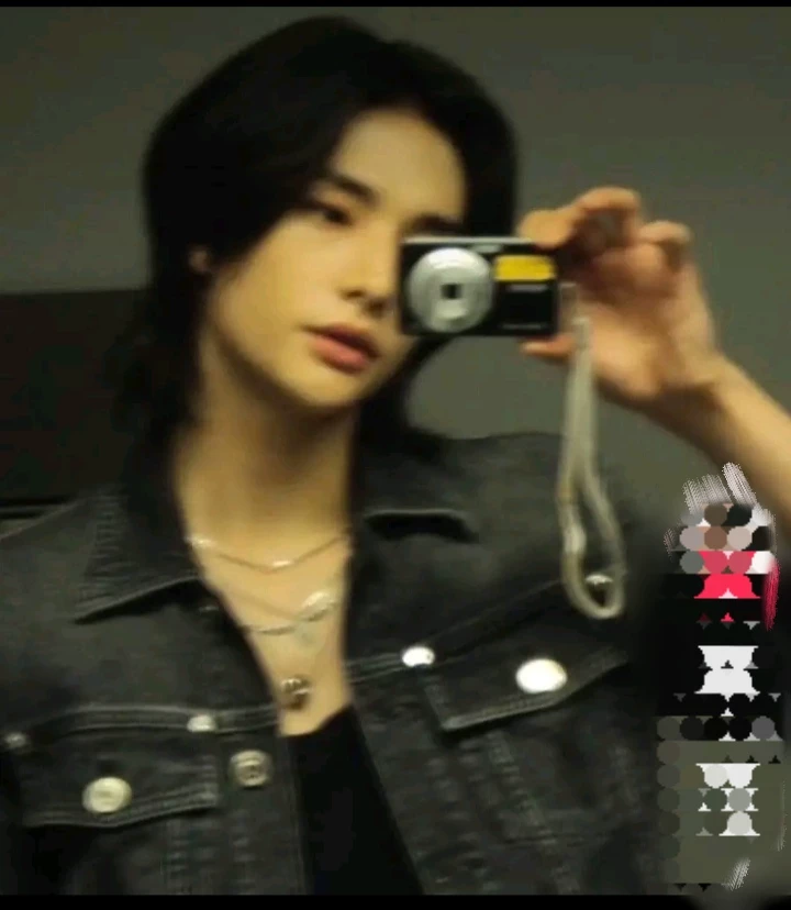 Hwang Hyunjin thumbnail