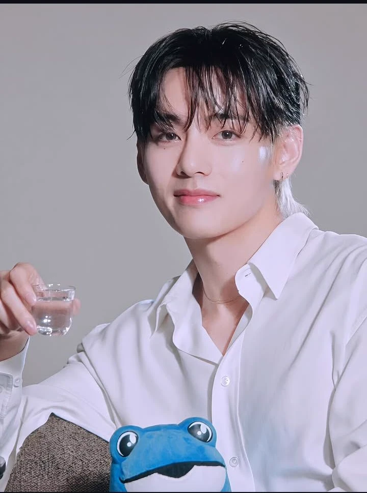 KIM TAEHYUNG thumbnail