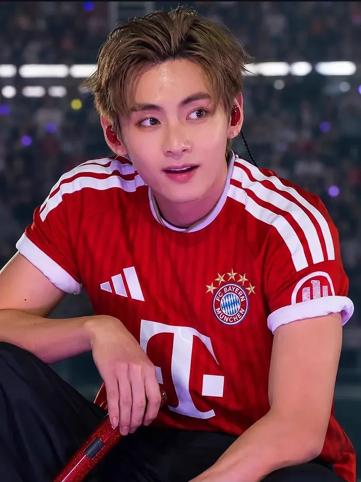 KIM TAEHYUNG thumbnail