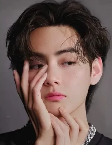 Kim Taehyung thumbnail