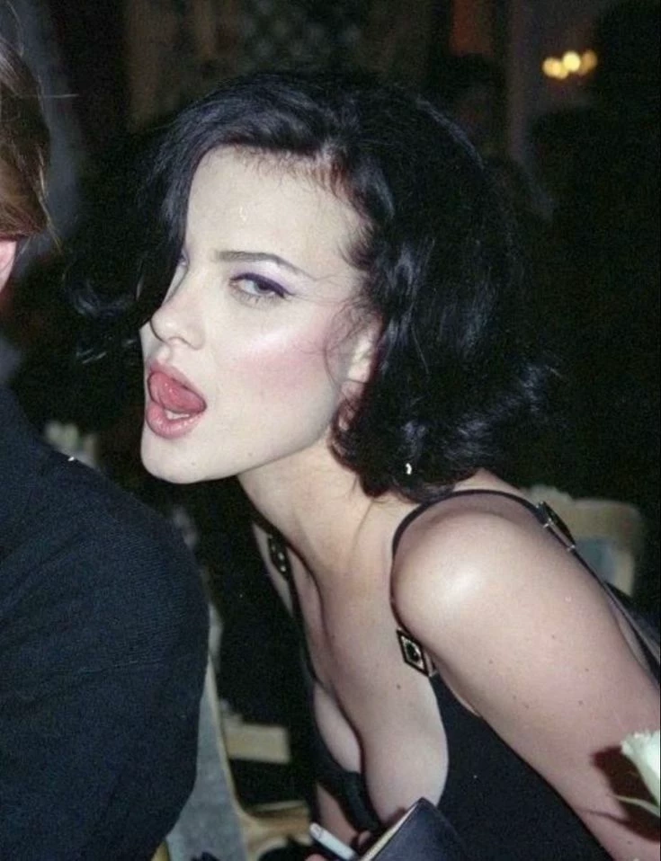 Shalom Harlow thumbnail