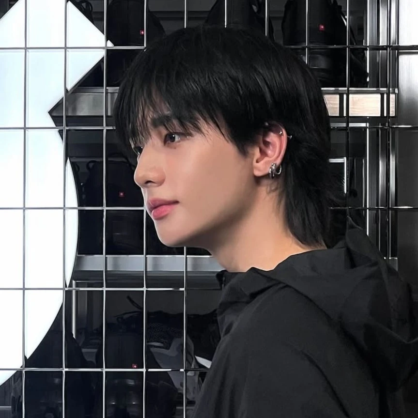 #‌ ‌ ‌ ‌ ‌ ‌hwang hyunjin thumbnail
