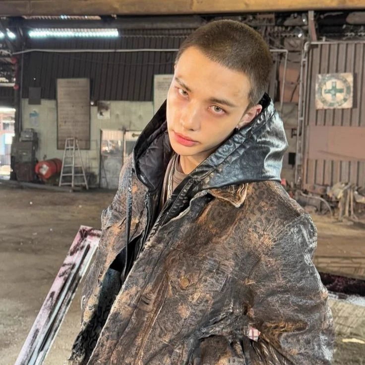 Hwang Hyunjin thumbnail