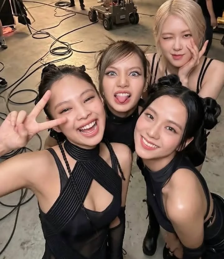Blackpink  thumbnail