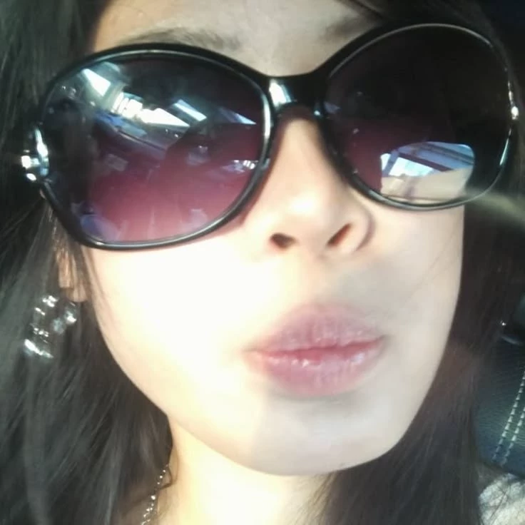 ￴